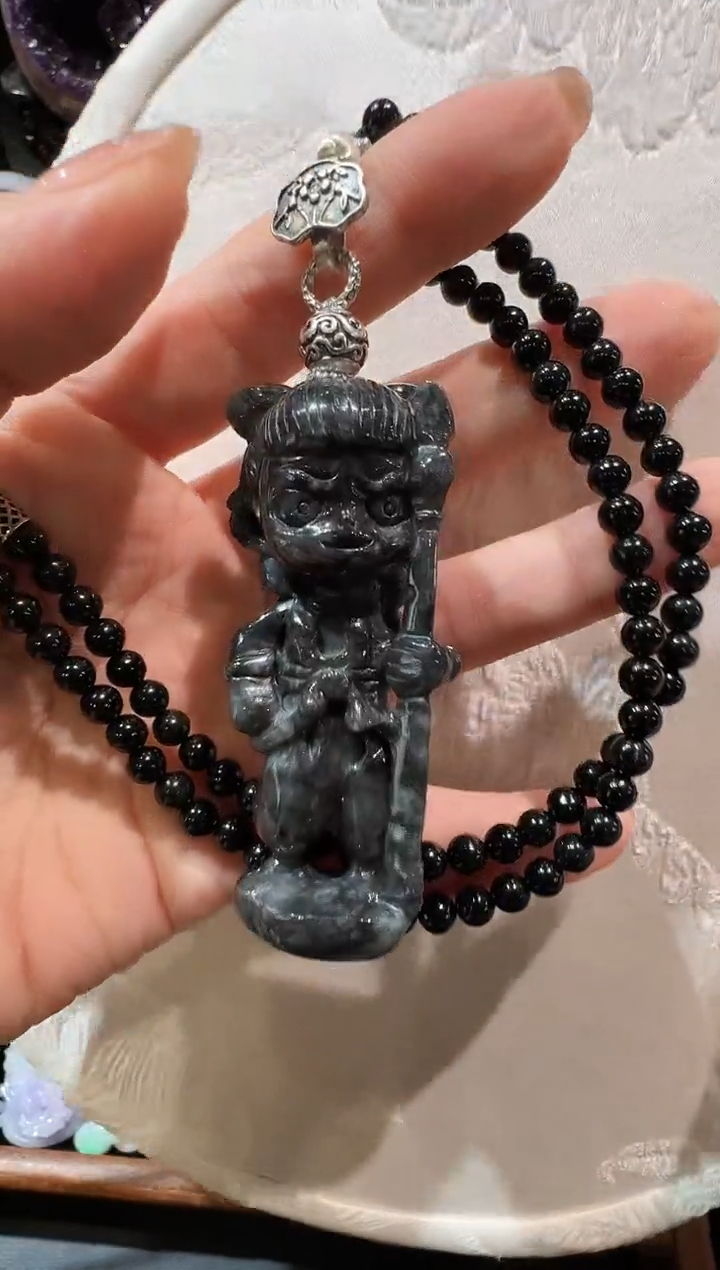 翡翠未镶嵌颈饰国风