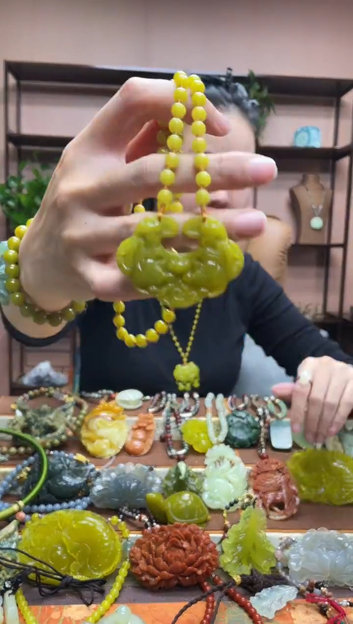 未镶嵌岫玉吊坠多样性发货发其中之一