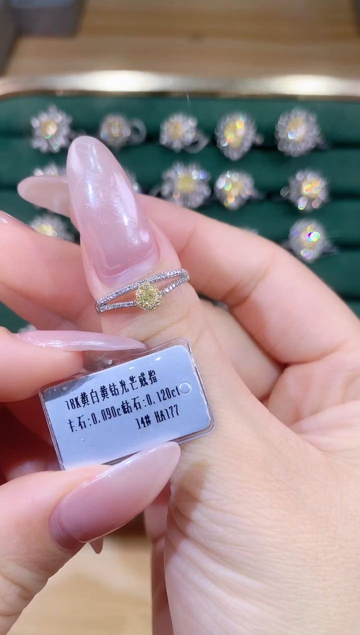 18K金镶嵌戒指钻石戒指