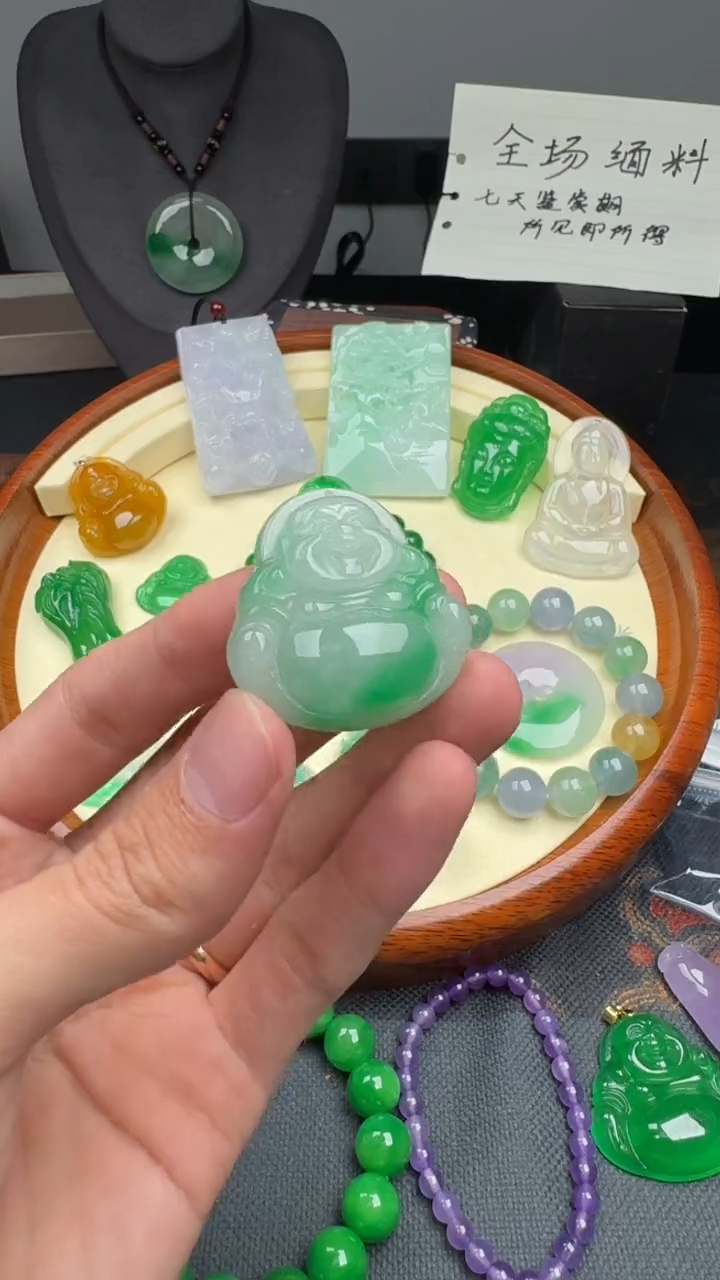 颈饰未镶嵌翡翠佛公吊坠