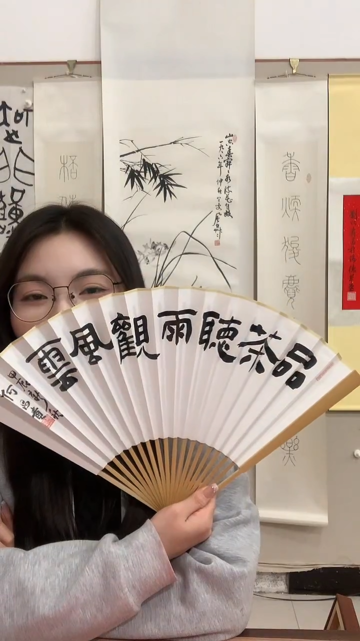 【闪购商品】书法J何老师书法成扇带锦盒一件