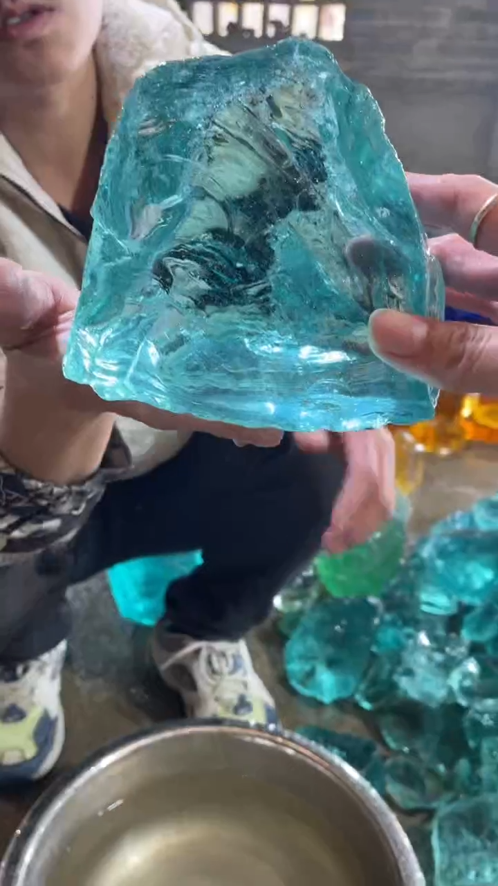 新疆五彩石原石摆件