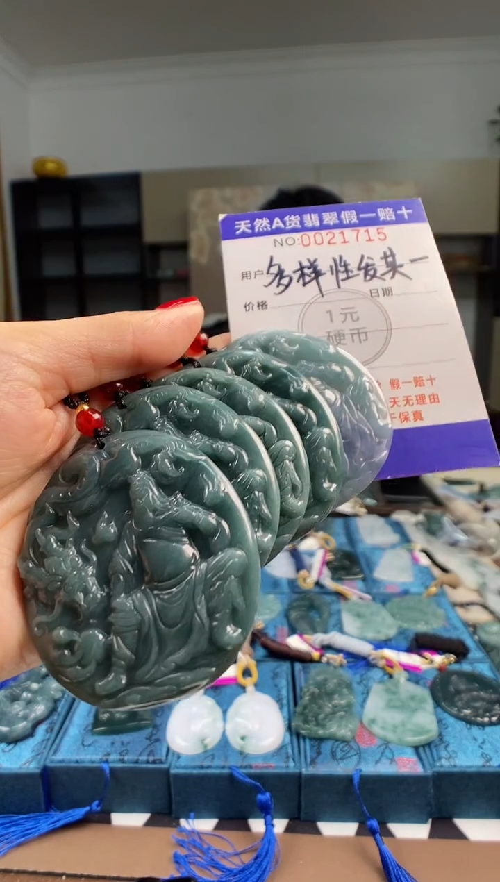 颈饰未镶嵌翡翠 多样性发其一