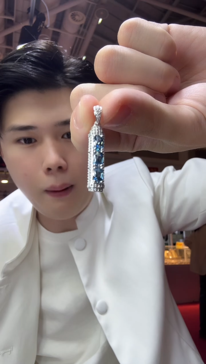 颈饰银S925镶嵌托帕石伦敦蓝吊坠