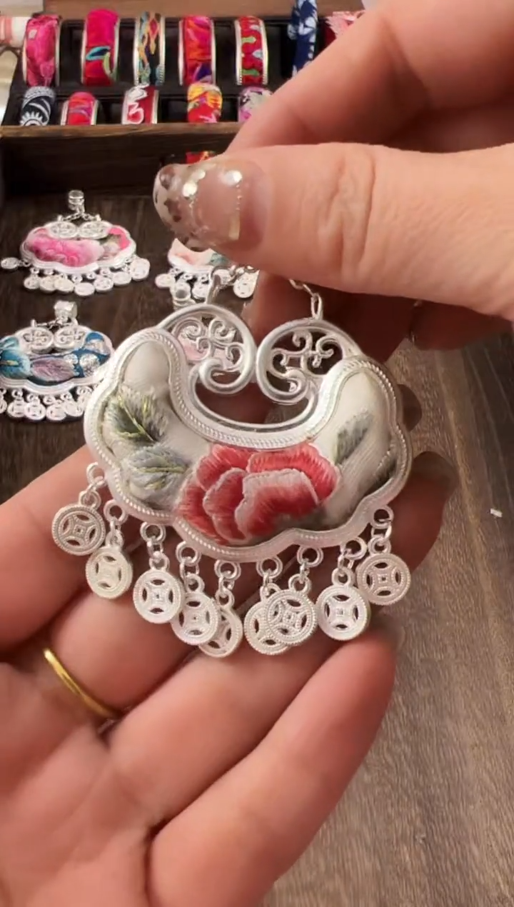 【闪购商品】织绣民族风老绣饰品304