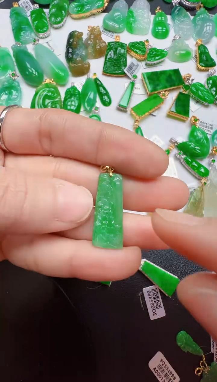 【闪购商品】翡翠吊坠(不含链)18K金镶嵌280