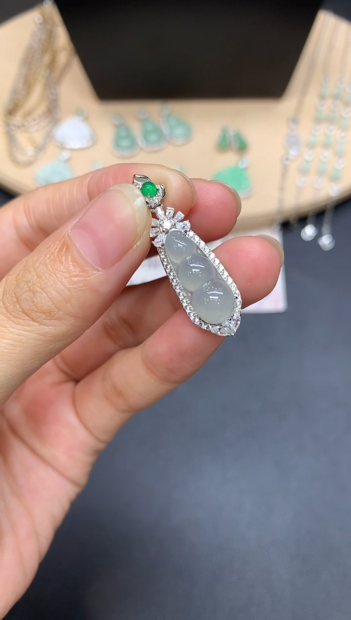 【闪购商品】翡翠吊坠(不含链)银S925镶嵌福豆【多样性发其一】