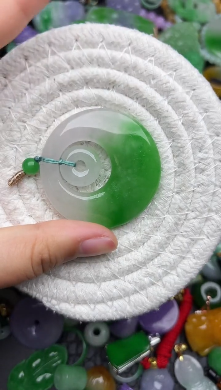 颈饰未镶嵌翡翠缅甸翡翠吊坠