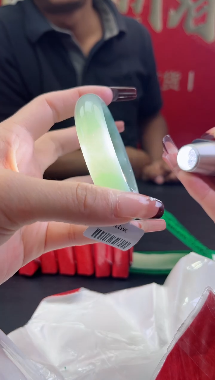 【闪购商品】翡翠手镯（贵妃镯）未镶嵌翡翠手镯8