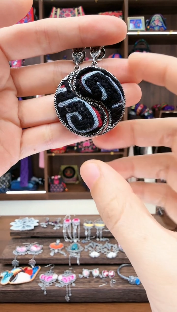 【闪购商品】织绣18蚩梦苗族古绣