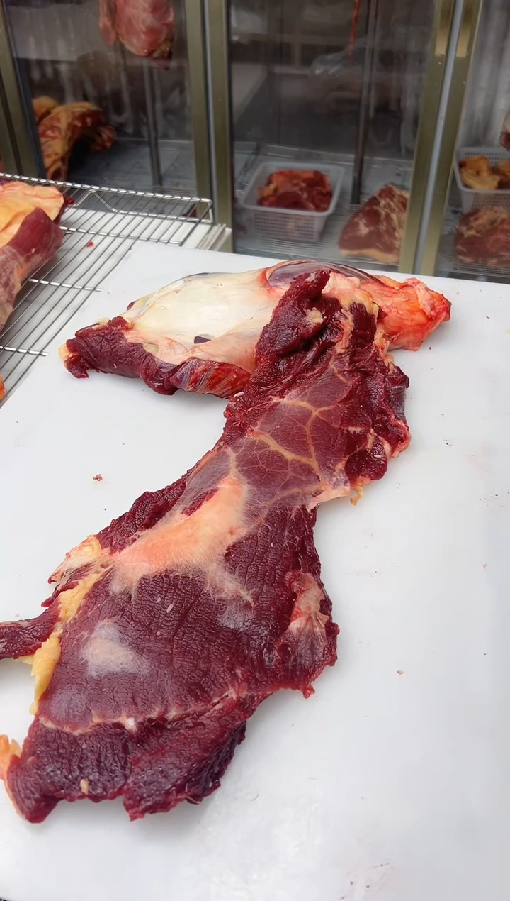 中国大陆12个月食用农产品春**明莲花腱2.8斤、梅花肉2.2斤