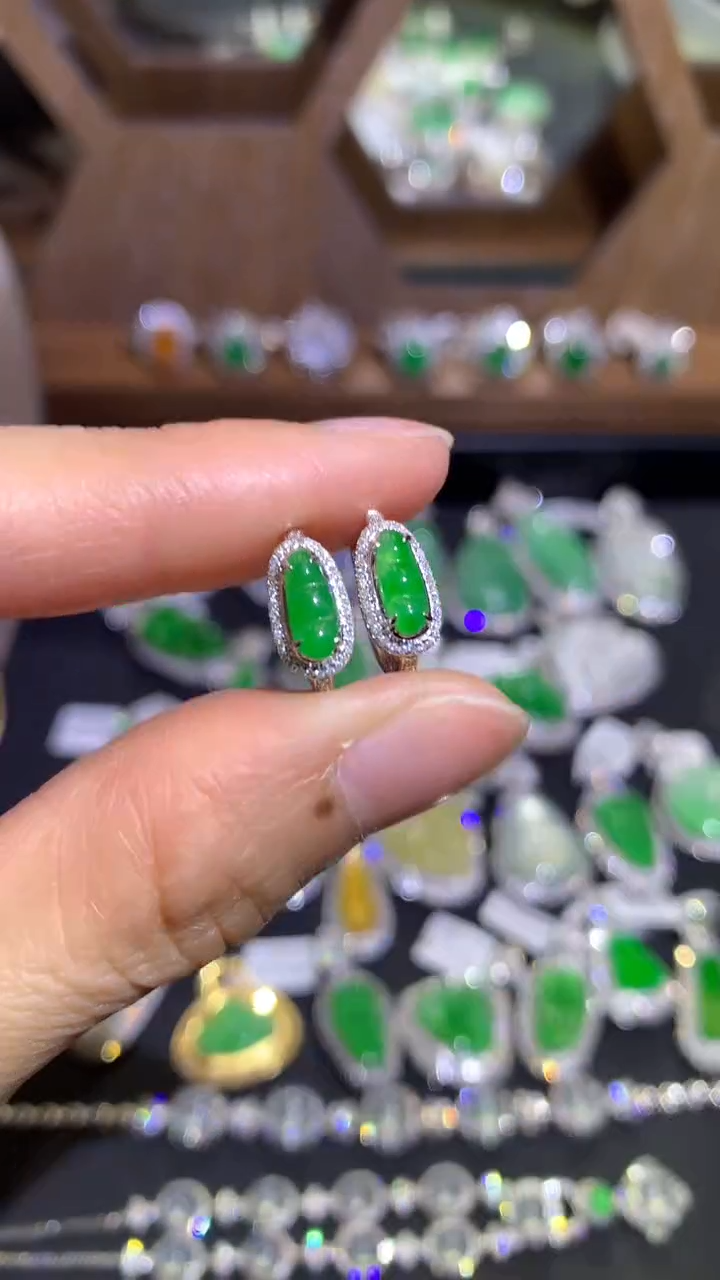 【闪购商品】翡翠颈饰18K金镶嵌耳包