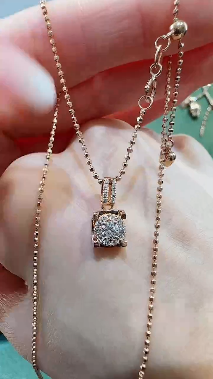 【闪购商品】钻石吊坠(不含链)18K金镶嵌18K金钻石牛头吊坠