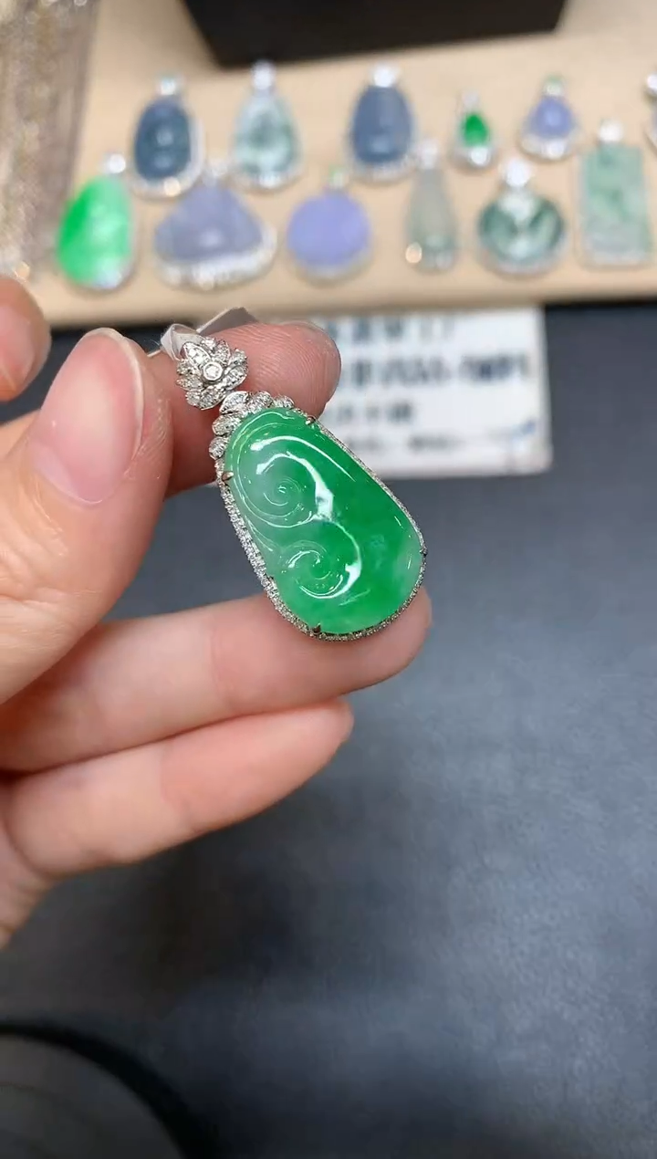 【闪购商品】翡翠吊坠(不含链)18K金镶嵌如意【无服务费