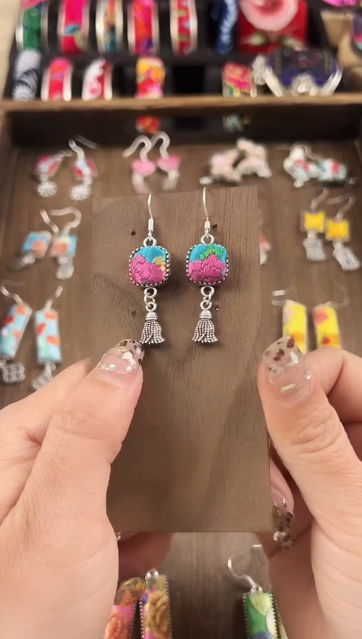 【闪购商品】织绣民族风老绣饰品396