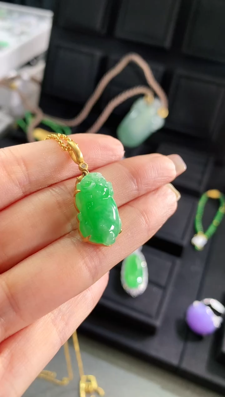 【闪购商品】翡翠吊坠(不含链)18K金镶嵌吊坠
