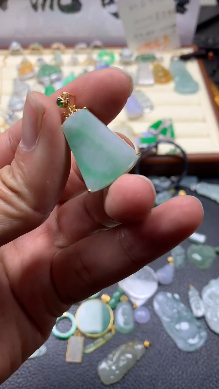 【闪购商品】翡翠颈饰18K金镶嵌077翡翠吊坠