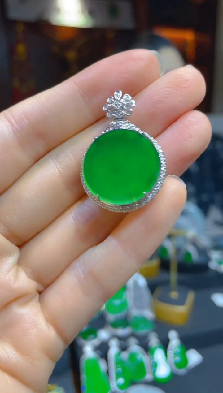 【闪购商品】翡翠颈饰18K金镶嵌116902天然A货翡翠圆牌