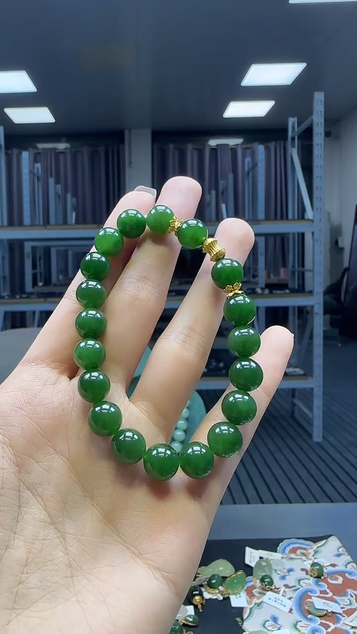 18K金镶嵌手串和田玉1