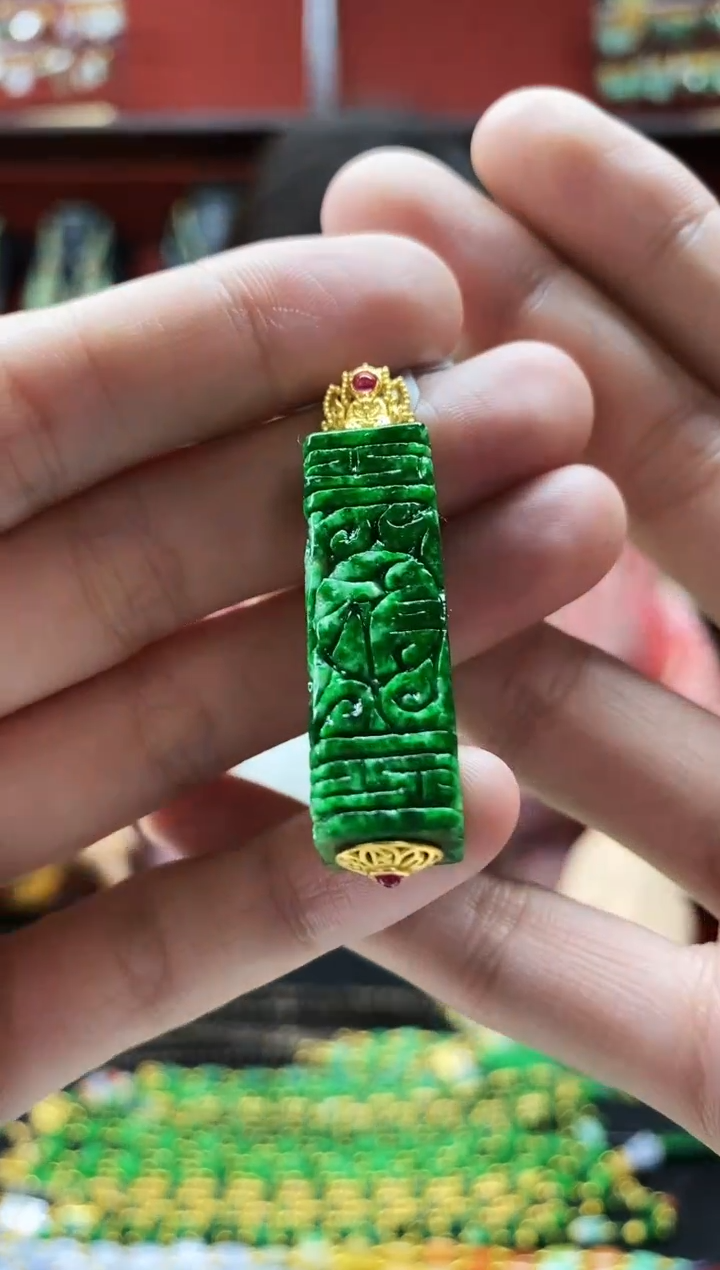 颈饰未镶嵌翡翠吊坠