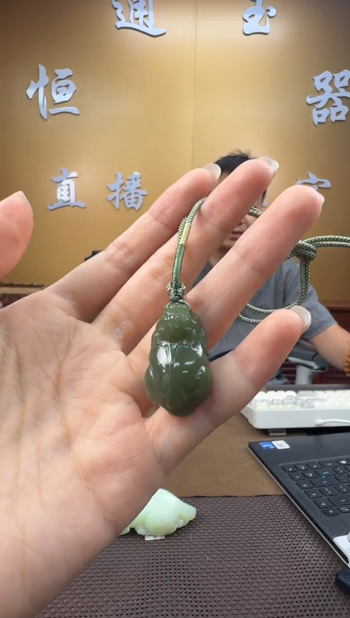 和田玉未镶嵌颈饰挂件