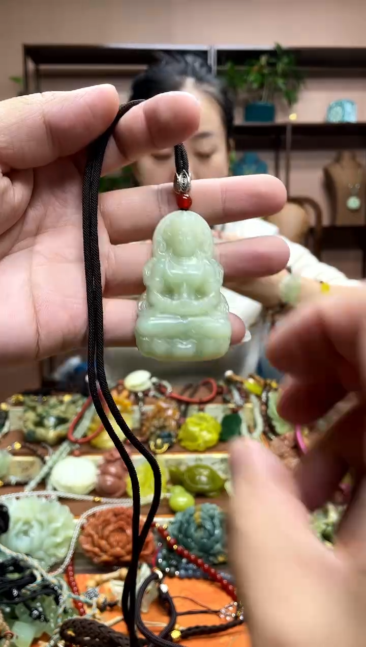 未镶嵌岫玉颈饰·1