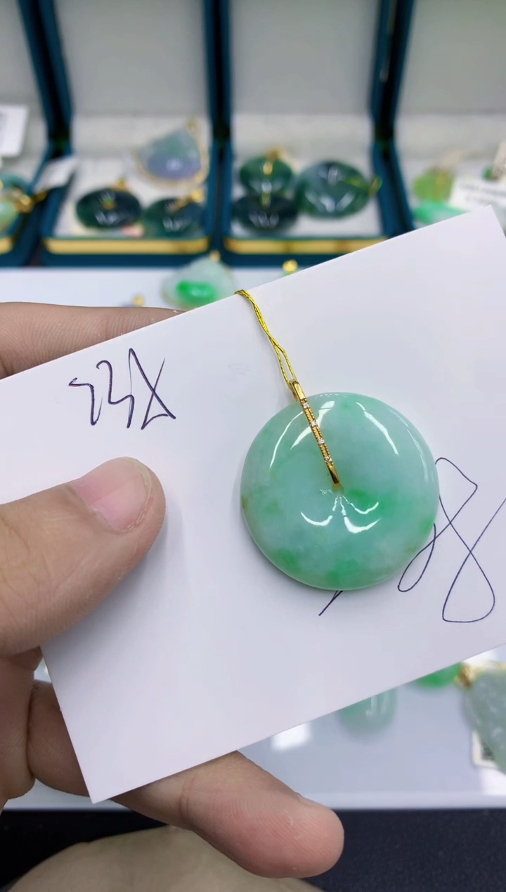 颈饰18K金镶嵌翡翠休*～11111111111