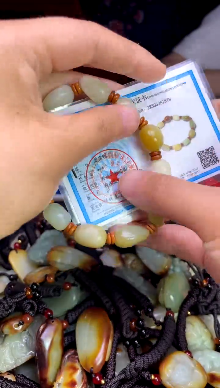 和田玉未镶嵌颈饰1