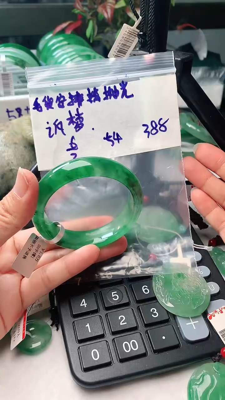 【闪购商品】定制石英质玉非洲翠手镯毛货抛光定制