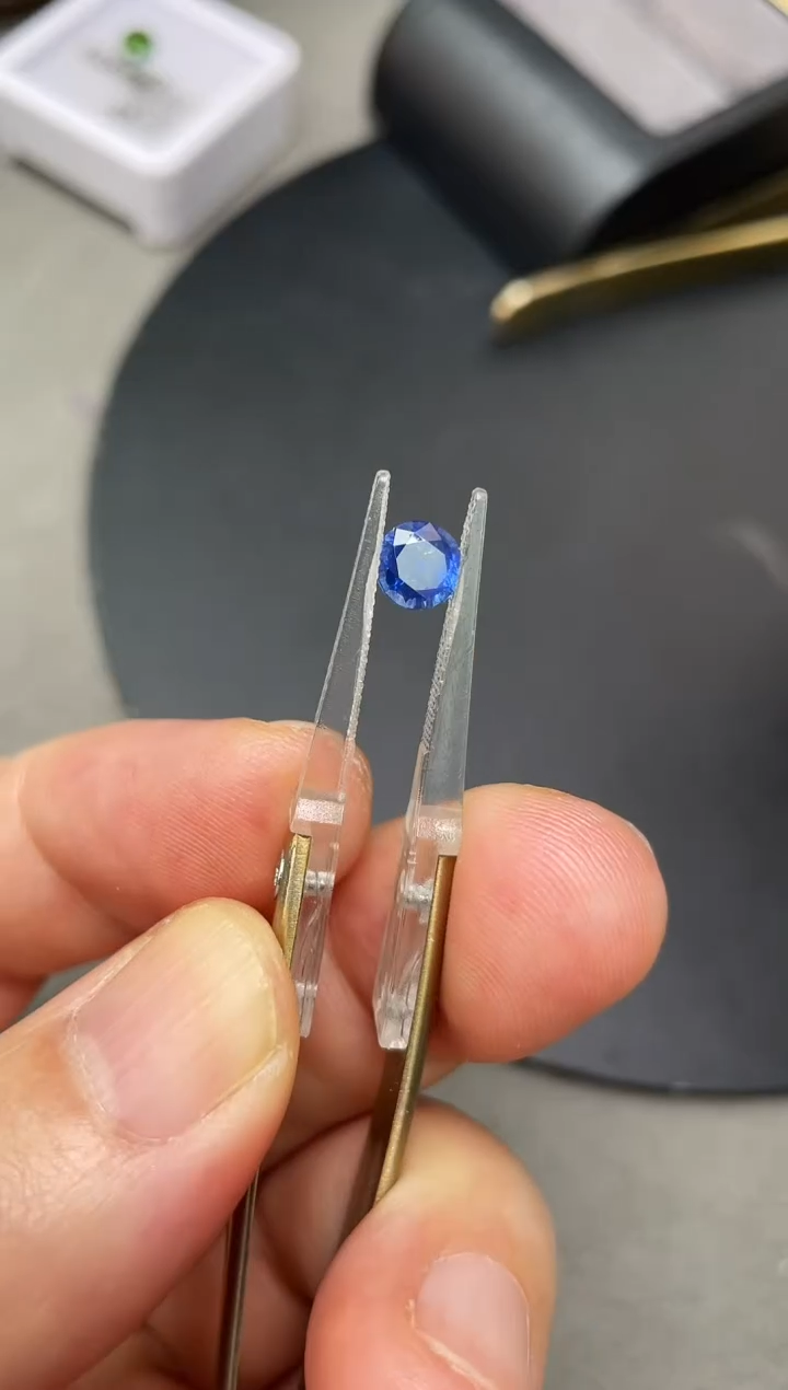 裸石蓝宝石•1.12克拉蓝宝石