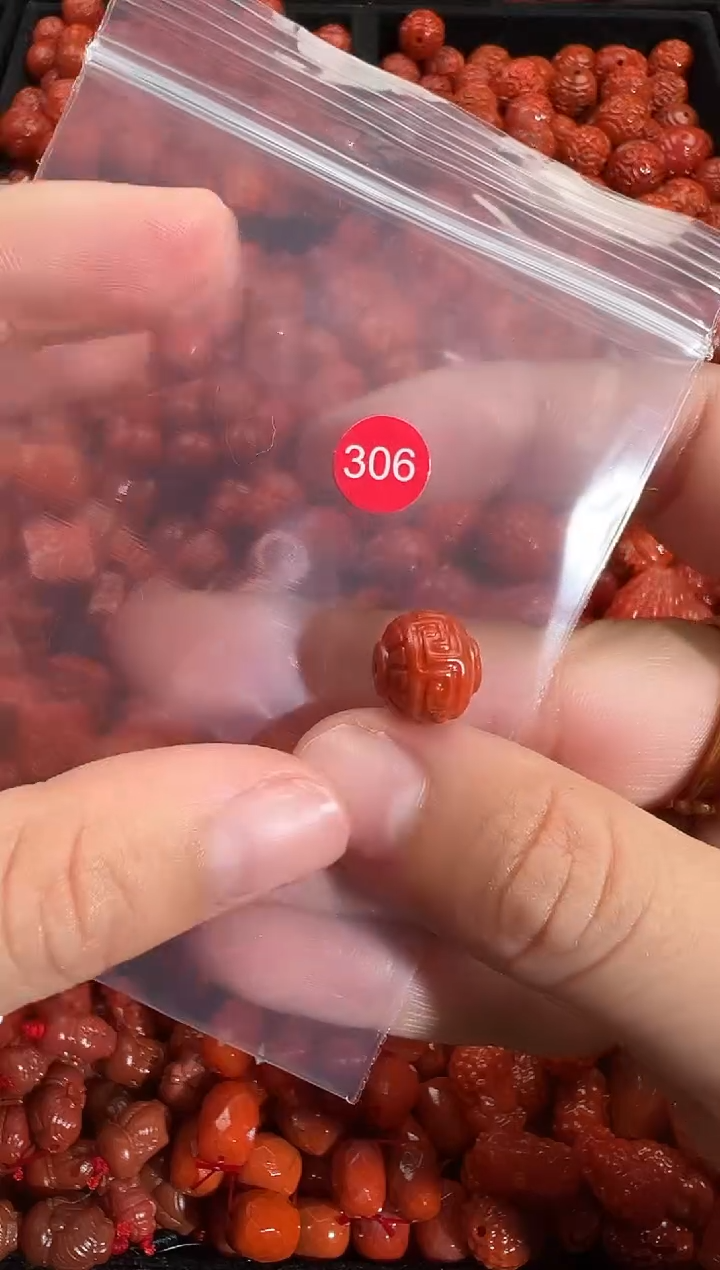 颈饰未镶嵌南红玛瑙1