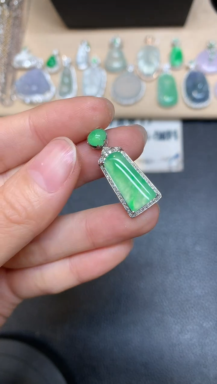 【闪购商品】翡翠颈饰18K金镶嵌无事柱【无服务费