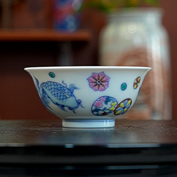 12.27/N100380/01074/青花斗彩鱼纹皮球花压手杯/口径8.9/高4.3