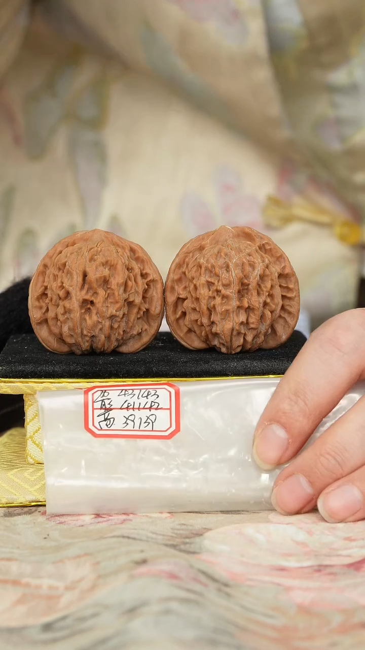 【闪购商品】文玩核桃把件一代楼