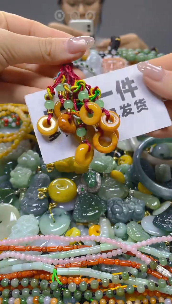 翡翠未镶嵌颈饰一单一个多样性随机发一件