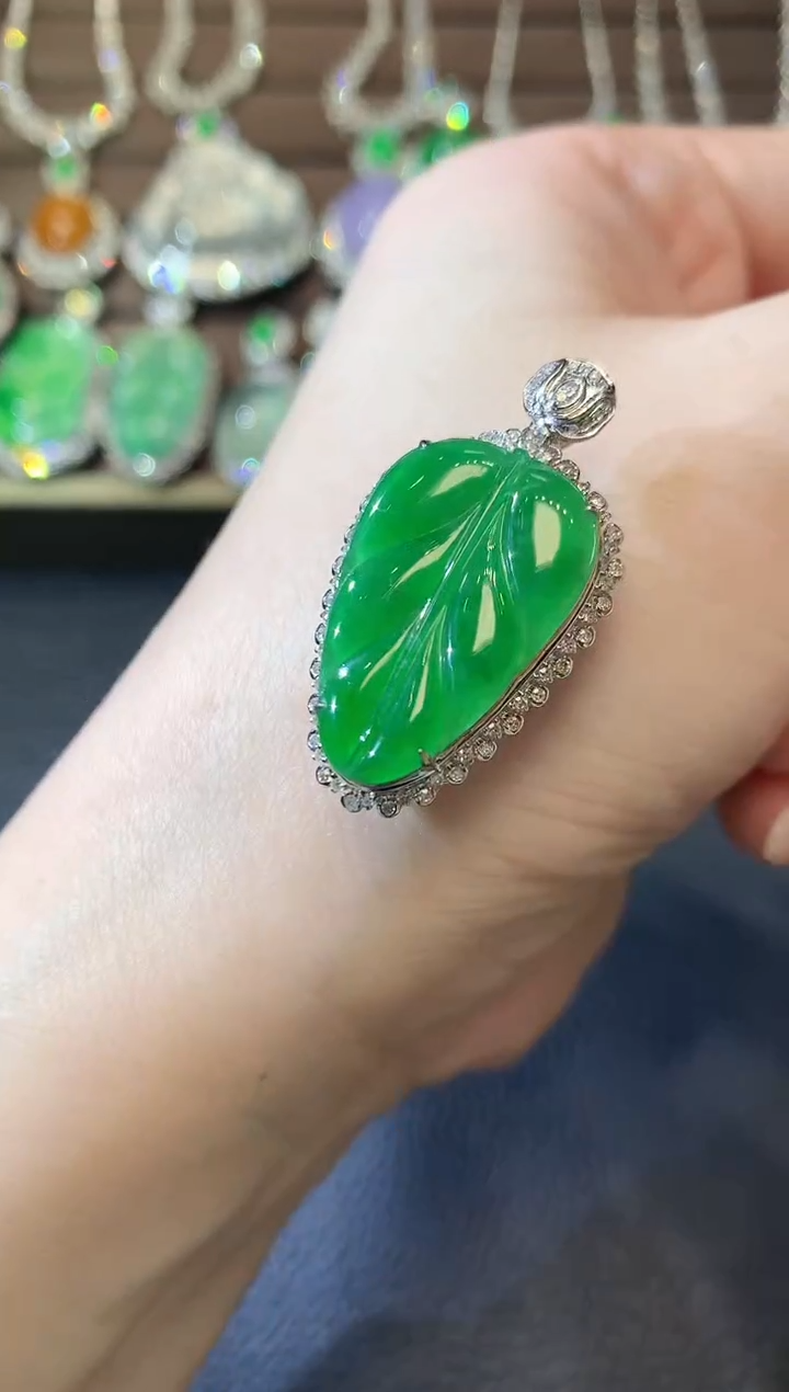 【闪购商品】翡翠吊坠(不含链)18K金镶嵌A89 