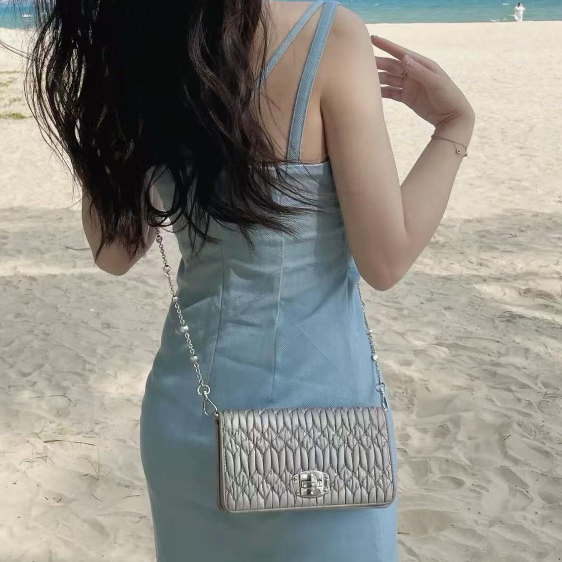 95新 MIU MIU/缪缪 miumiu金色水晶链条包斜挎包