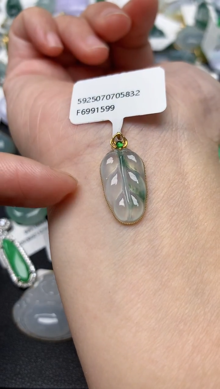 颈饰18K金镶嵌翡翠天然缅甸A货翡翠