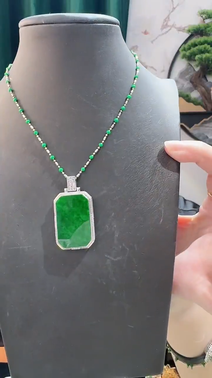 颈饰18K金镶嵌翡翠888888888
