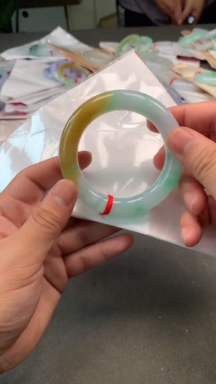 【闪购商品】翡翠手镯（圆镯）未镶嵌手镯