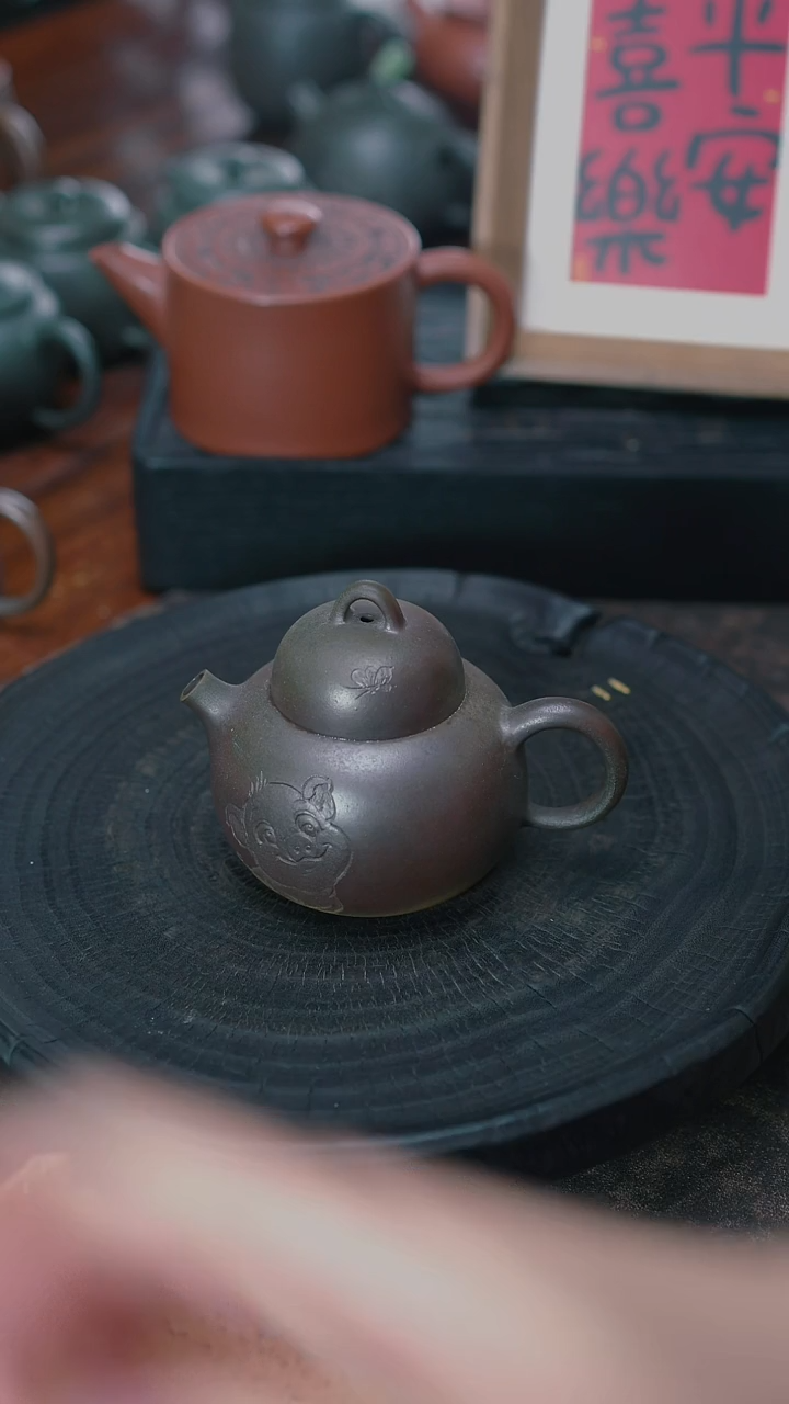 【闪购商品】天真可爱的小猪 元宝壶 140CC