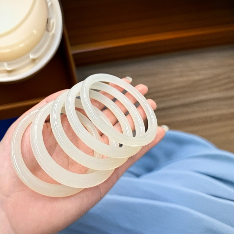 时尚百搭暖白美人条手镯多样性发一