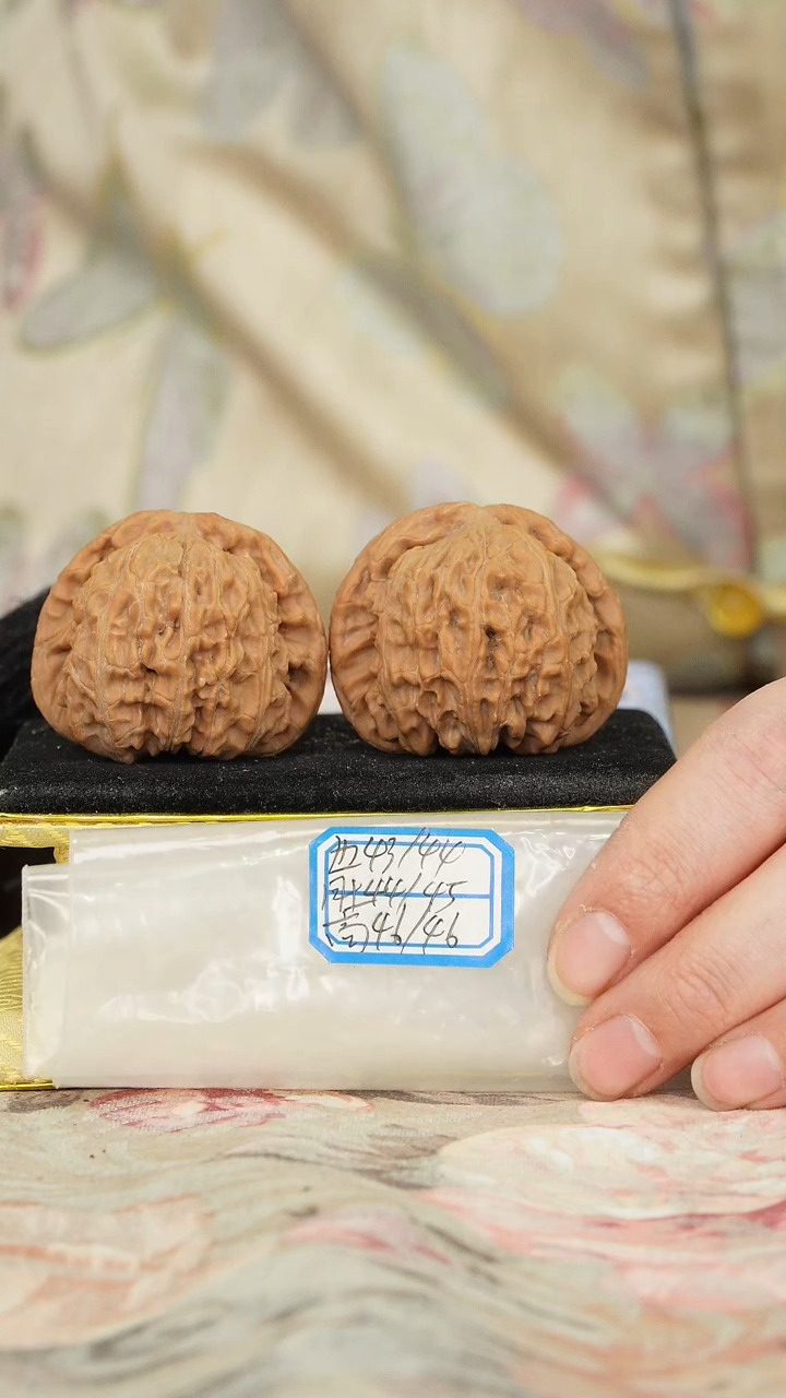 【闪购商品】文玩核桃把件白狮子