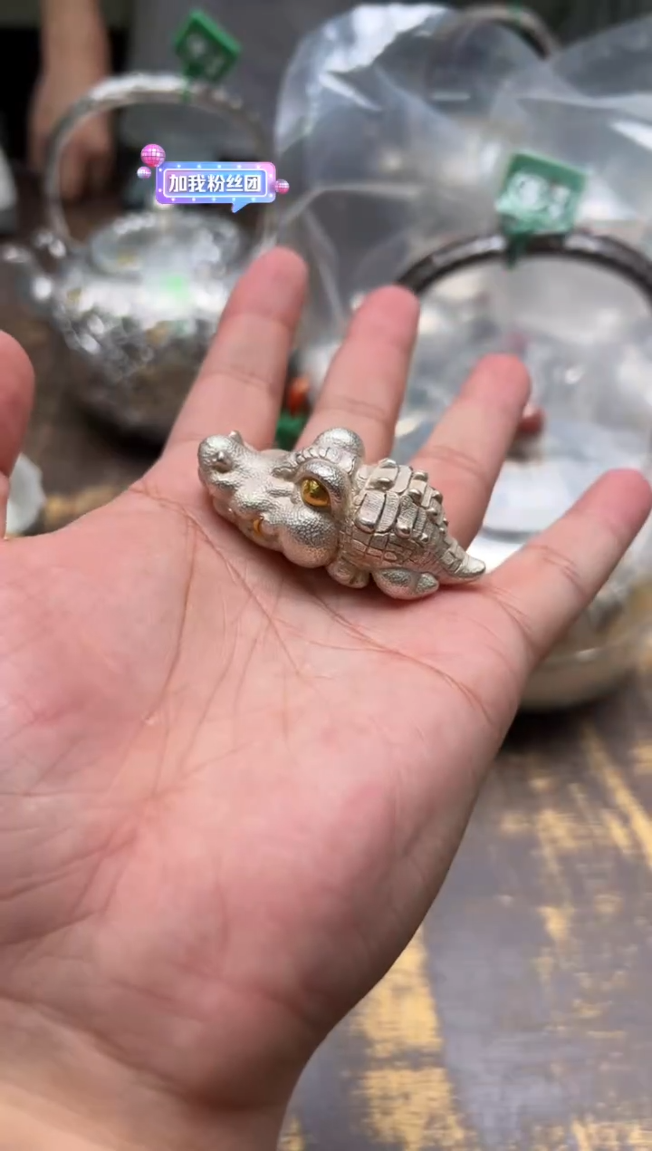 阿*（预售）寸发标&艺林堂手作足银嵌金小鳄鱼 （白）