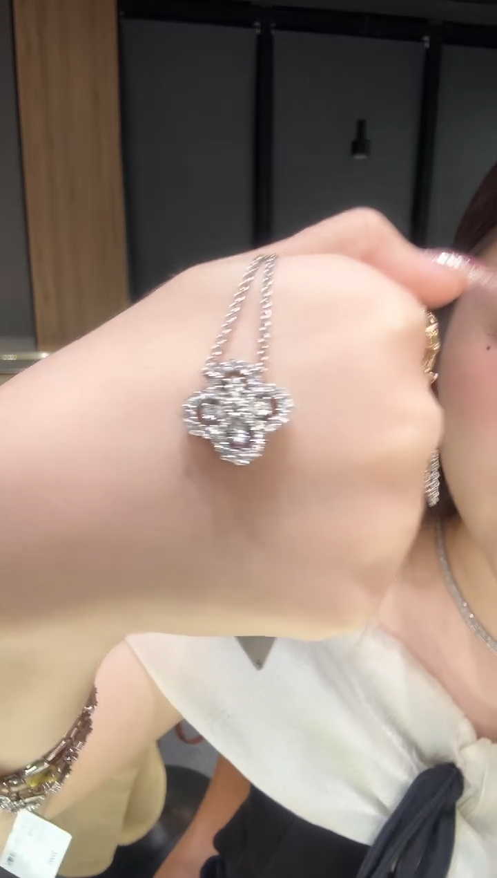 【闪购商品】钻石项链18K金镶嵌四叶草