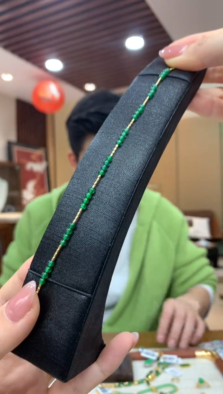 18K金镶嵌手链翡翠手链