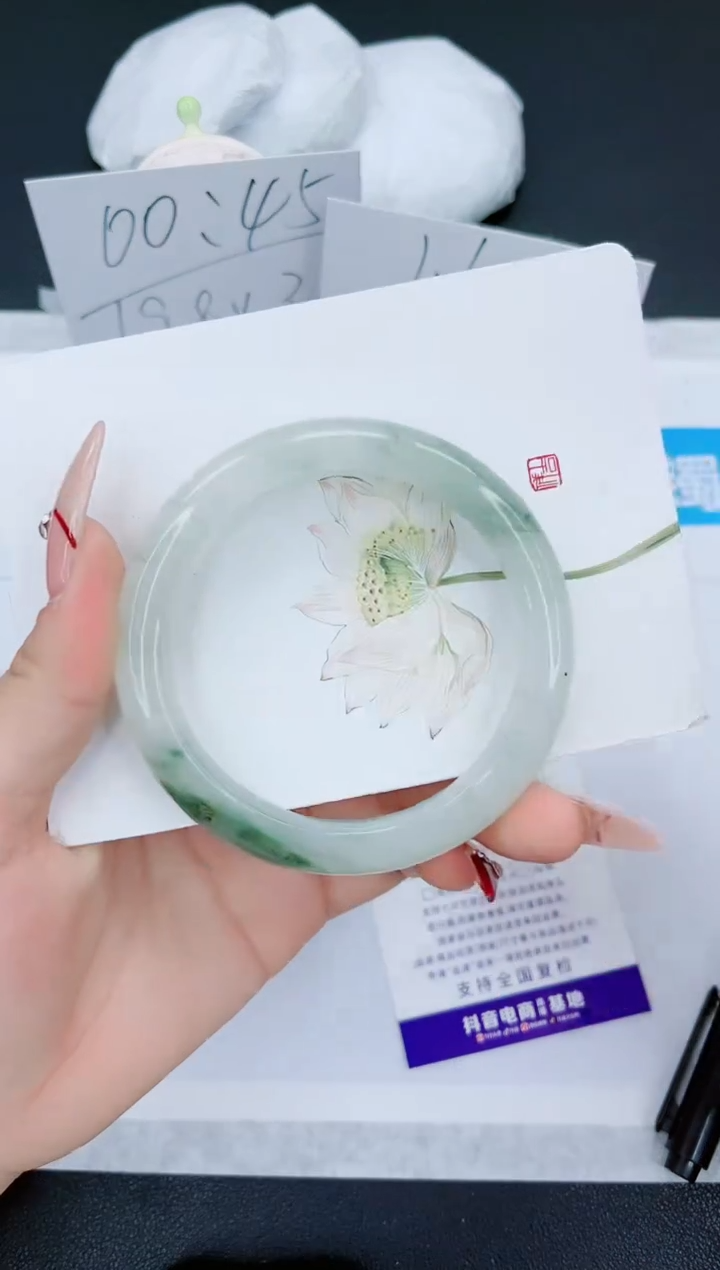 【闪购商品】石英质玉手镯未镶嵌186-58.4