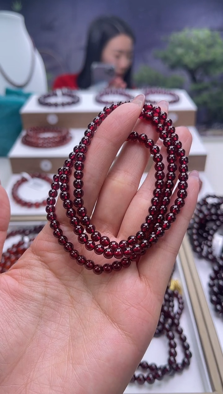 【闪购商品】石榴石手串未镶嵌石榴石多圈4mm+多样式发一