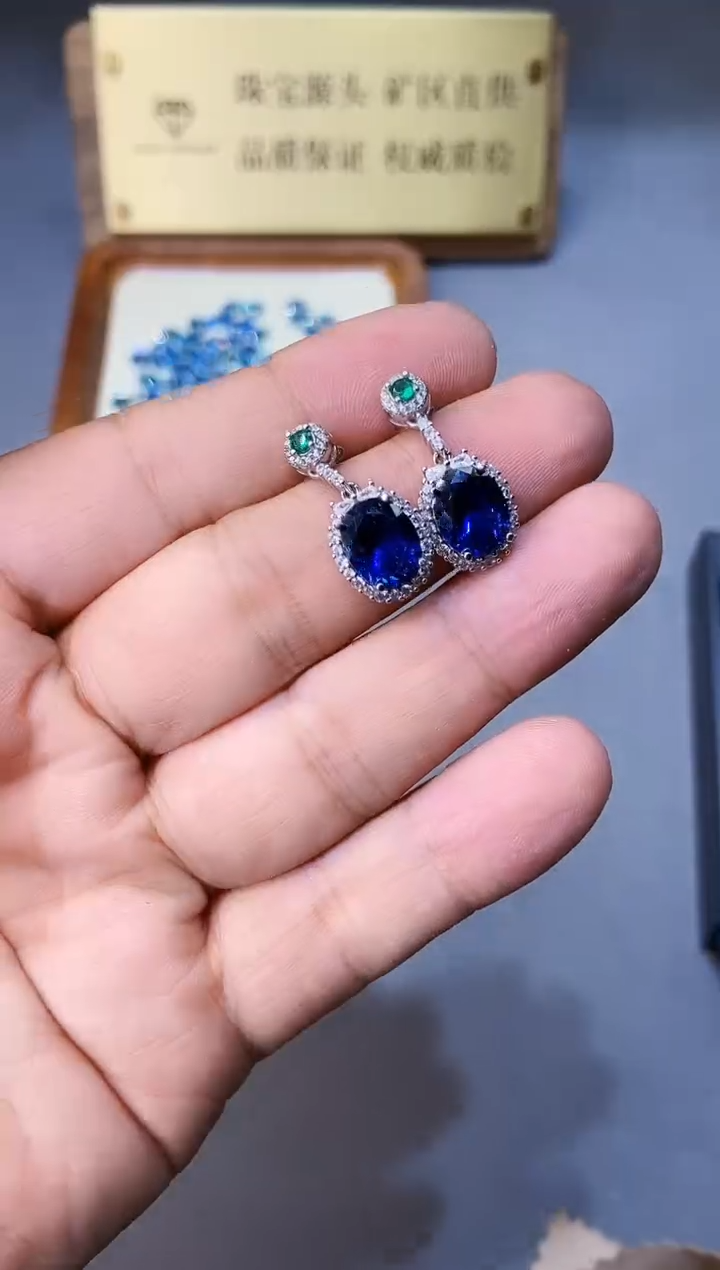 蓝宝石耳饰银S925镶嵌.....