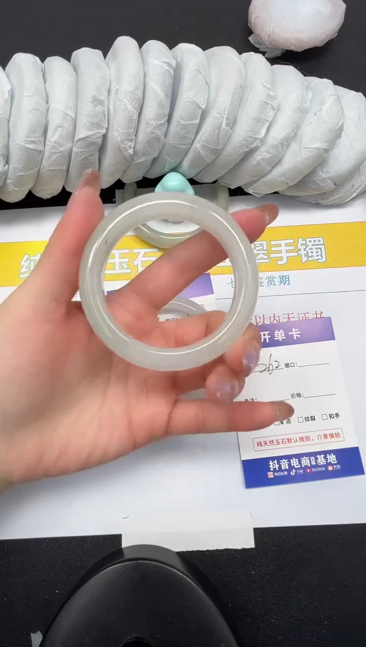 【闪购商品】石英质玉手镯未镶嵌262-52.4